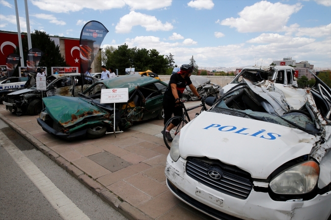 15 Temmuz'da bombalanan ve ezilen araçlar TBMM'de sergileniyor