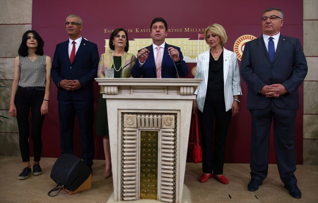 CHP'de kurultay krizi: İmza süreci başladı