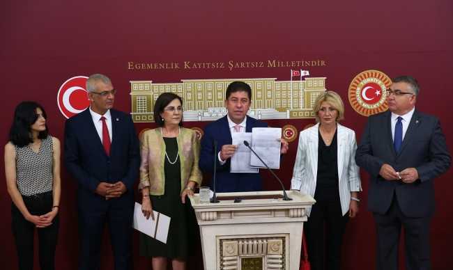 CHP'de kurultay krizi: İmza süreci başladı