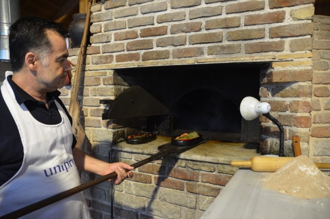 Vazgeçilmeyen yöresel lezzet: Asma yaprağında alabalık