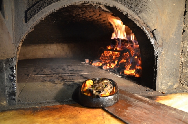 Vazgeçilmeyen yöresel lezzet: Asma yaprağında alabalık