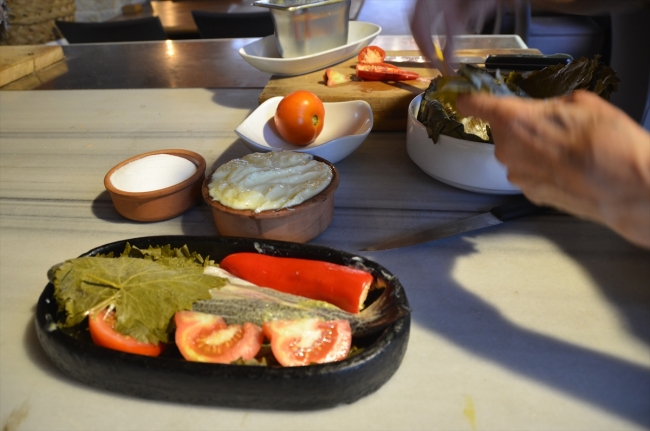 Vazgeçilmeyen yöresel lezzet: Asma yaprağında alabalık