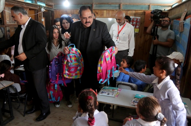 Filistinli öğrenciler İsrail'in yıkım tehdidine "erken eğitimle" direniyor