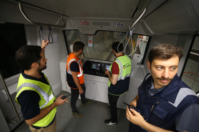 Sürücüsüz metronun ikinci etabında test sürüşleri sürüyor