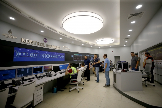 Sürücüsüz metronun ikinci etabında test sürüşleri sürüyor