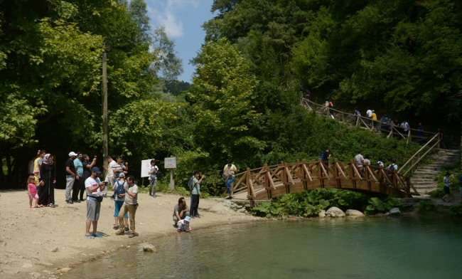 Erfelek Tatlıca Şelaleleri binlerce ziyaretçiye ev sahipliği yapıyor