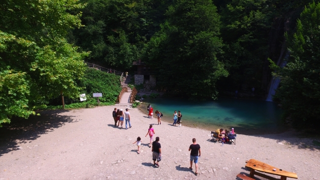 Erfelek Tatlıca Şelaleleri binlerce ziyaretçiye ev sahipliği yapıyor