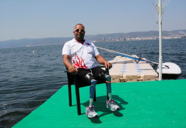 Engelli gençleri su sporlarıyla tanıştırıyor