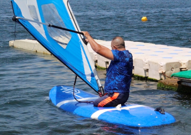 Engelli gençleri su sporlarıyla tanıştırıyor