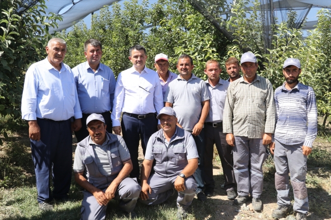Köylülerin meyve bahçesi projesi Bakan Pakdemirli'den övgü aldı