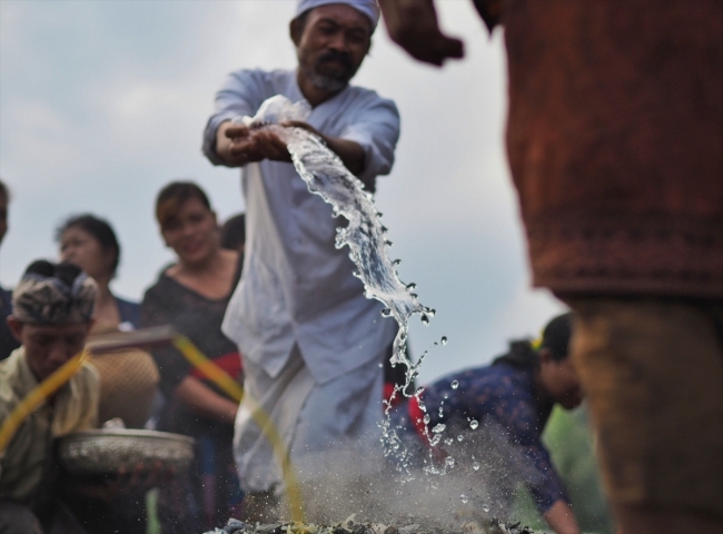 Endonezya'da ölü yakma töreni düzenlendi