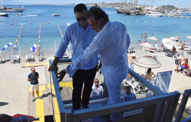 Bodrum’da görme engellilere özel yüzme parkuru açıldı