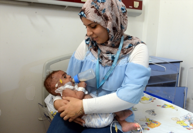 Suriyeli hasta bebeğe Türk hemşire ve doktorlar sahip çıktı