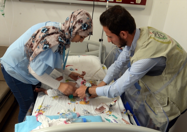 Suriyeli hasta bebeğe Türk hemşire ve doktorlar sahip çıktı