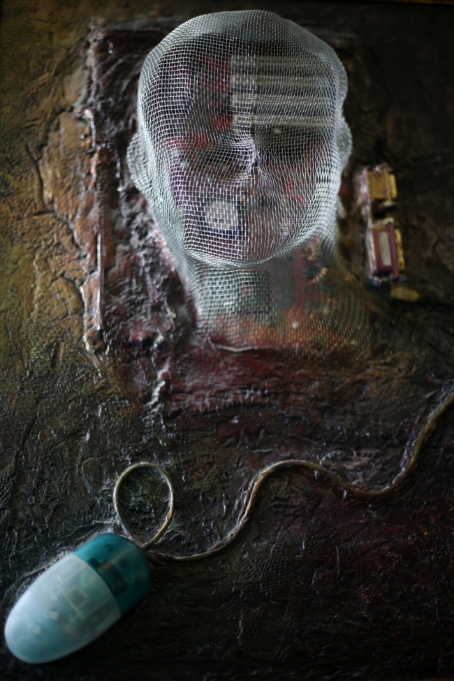 Eski bilgisayar parçalarından sanat eseri tablolara