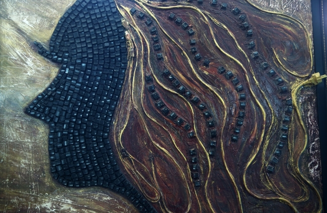 Eski bilgisayar parçalarından sanat eseri tablolara