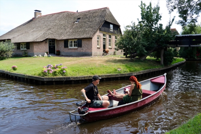 Tarihi evleri ve kanallarıyla Hollanda'nın şirin köyü Giethoorn