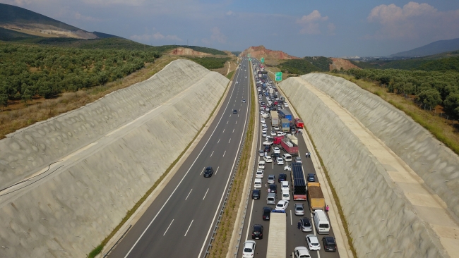 Bursa'da seyir halindeki yolcu otobüsü yandı