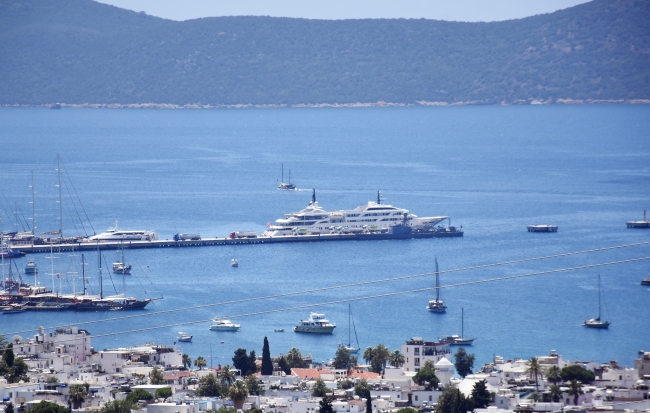 Malta bayraklı lüks yata 220 bin litre yakıt ikmali