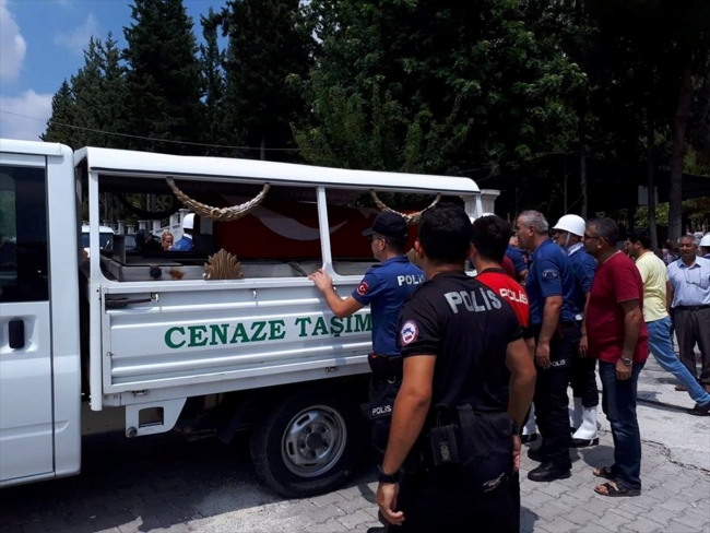 Boğulmak üzereyken kurtarılan polis hastanede yaşamını yitirdi