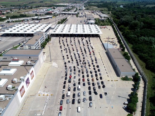 Kapıkule Sınır Kapısı'nda gurbetçi yoğunluğu