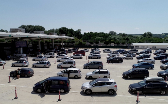 Kapıkule Sınır Kapısı'nda gurbetçi yoğunluğu