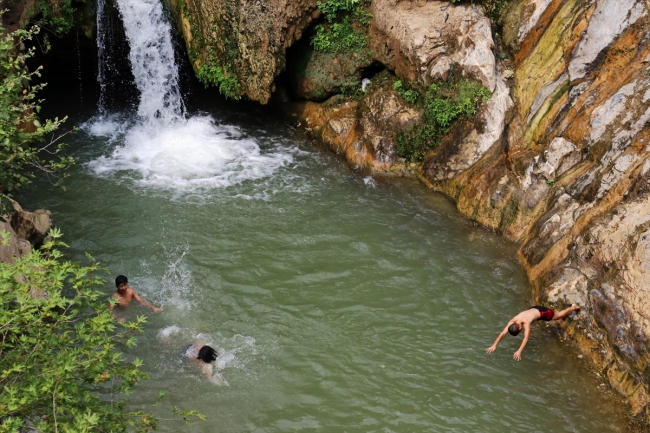 Sabun Çayı Şelalesi serinliğin adresi oldu