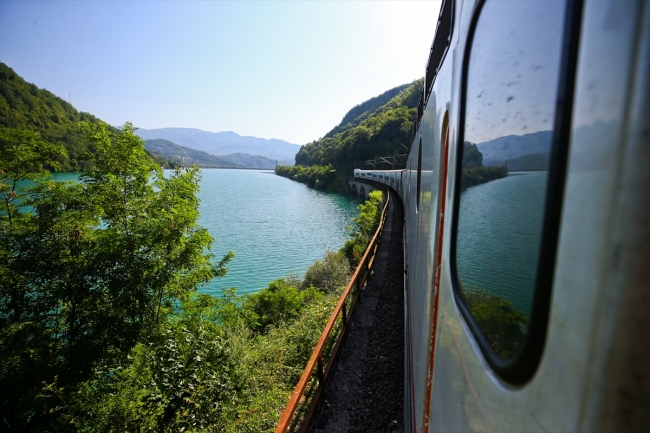 Bosna ile Mostar arasındaki demiryolu güzergahı manzarasıyla büyülüyor