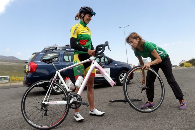 Litvanyalı anne ve kız şampiyonalara Erciyes'te hazırlanıyor