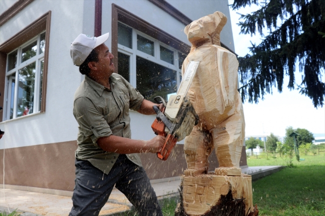 Fırtınada kırılan ağacı ayı minyatürüne dönüştürdüler