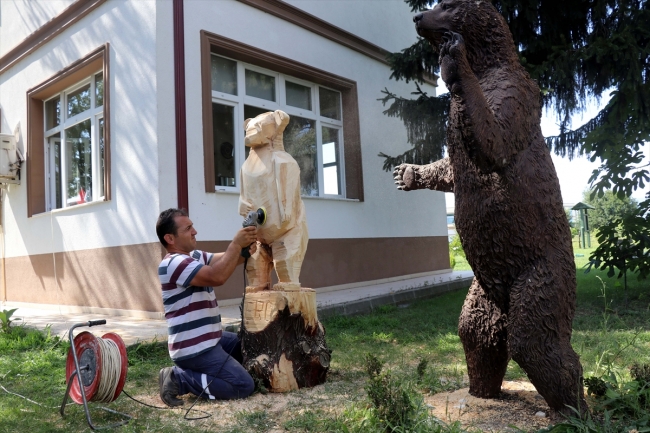 Fırtınada kırılan ağacı ayı minyatürüne dönüştürdüler