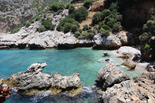 El değmemiş doğası ve tertemiz deniziyle Hatay Karamağara Koyu