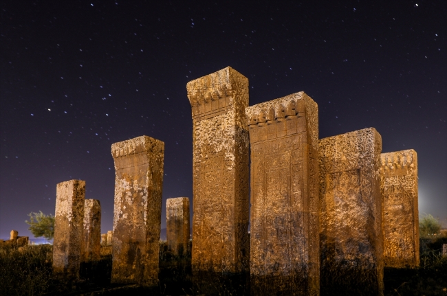 Ahlat Selçuklu Meydan Mezarlığı tarihe ışık tutuyor