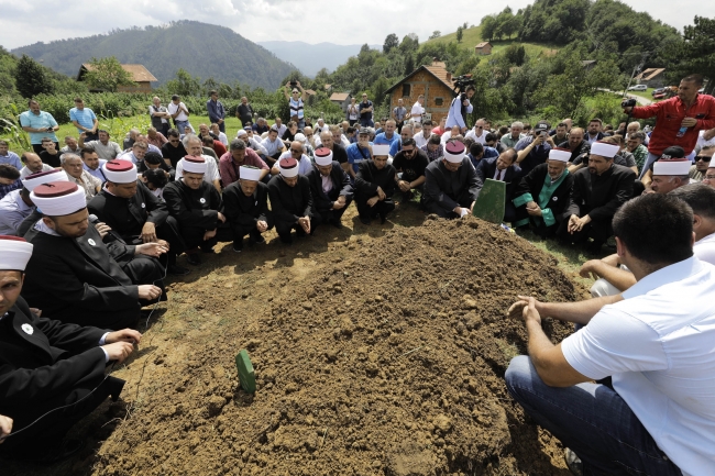 Srebrenitsa annesi Hatice Mehmedovic son yolculuğuna uğurlandı