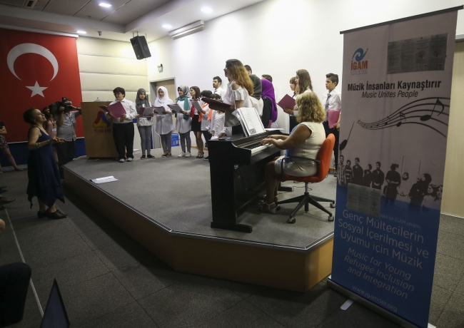 32 Suriyeliye Türkiye'de kuaförlük eğitimi