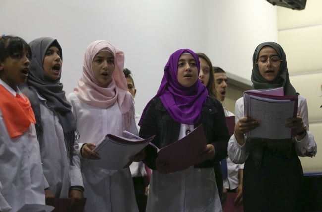 32 Suriyeliye Türkiye'de kuaförlük eğitimi