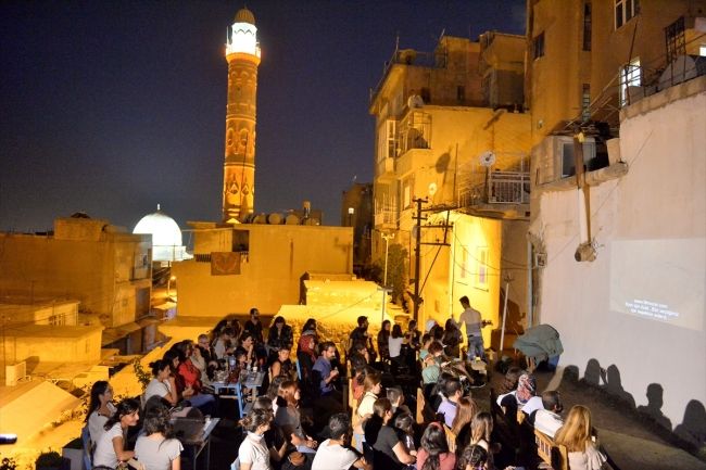 Mardin'de damda film gösterimi