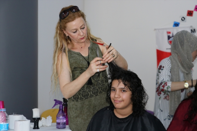 Diyarbakır'da terör mağdurlarına kuaförlük hizmeti