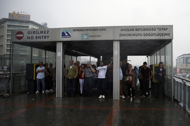 İstanbul'da sağanak günlük yaşamı etkiledi