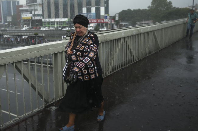 İstanbul'da sağanak günlük yaşamı etkiledi