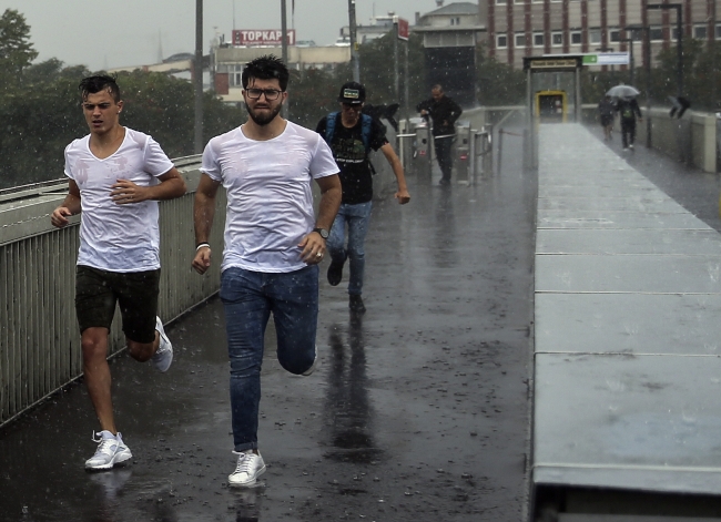 İstanbul'da sağanak günlük yaşamı etkiledi