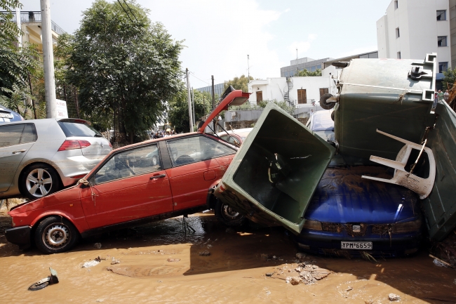 Yunanistan'ı bu kez de sel vurdu