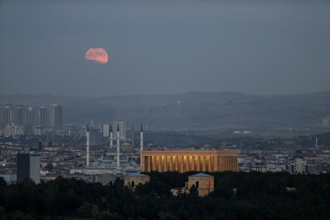 21. yüzyılın en uzun "kanlı ay tutulması"