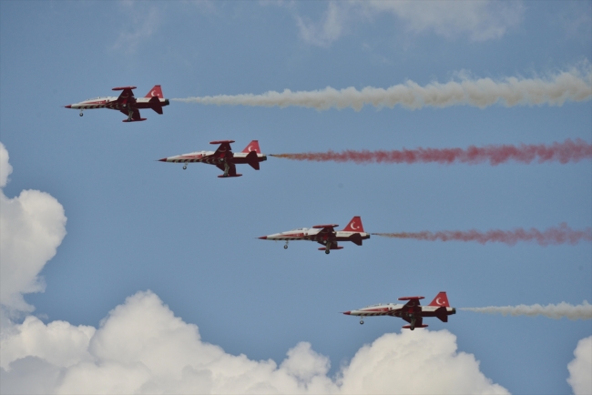 Türk Yıldızları Bükreş semalarında