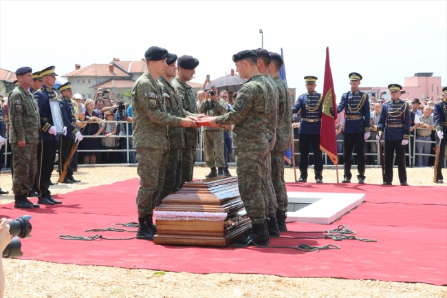 "Kosova'nın Mandela'sı" Adem Demaçi son yolculuğuna uğurlandı