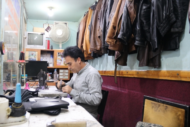 Unutulmaya yüz tutan "sayacılık" mesleğini özveriyle yapıyor