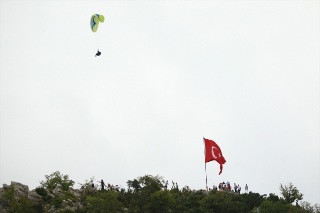 Kapıkaya Doğa Sporları Festivali'nde 366 paraşütçü atlayış yaptı