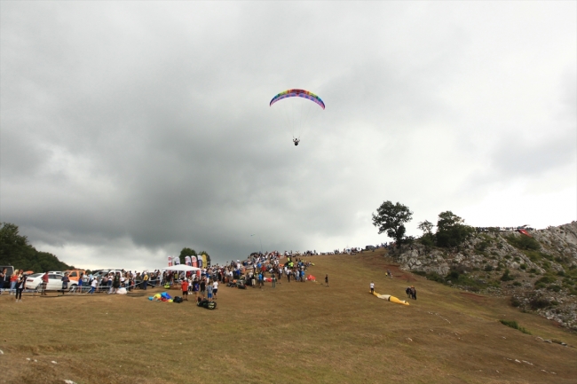 Kapıkaya Doğa Sporları Festivali'nde 366 paraşütçü atlayış yaptı