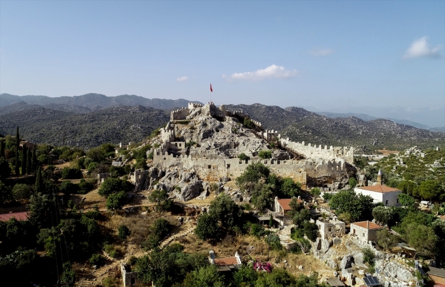 Kekova tertemiz denizi ve tarihi dokusuyla ilgi görüyor