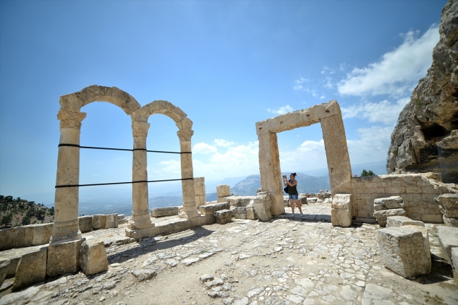 Tarihi yolculuğa çıkmak isteyenlerin adresi: Mersin Alahan Manastarı